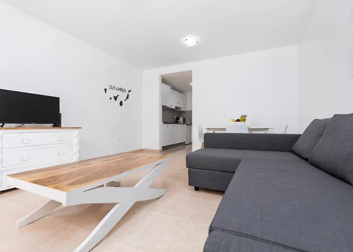 Home2book Pleasant Pool & Terrace, *