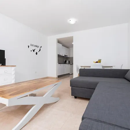 Home2book Pleasant Pool & Terrace, *